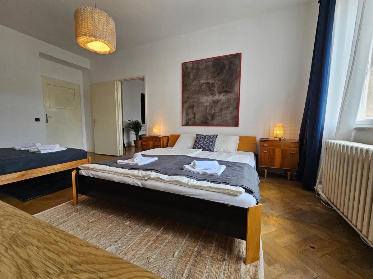 Stone Square Apartment Bratislava Buitenkant foto