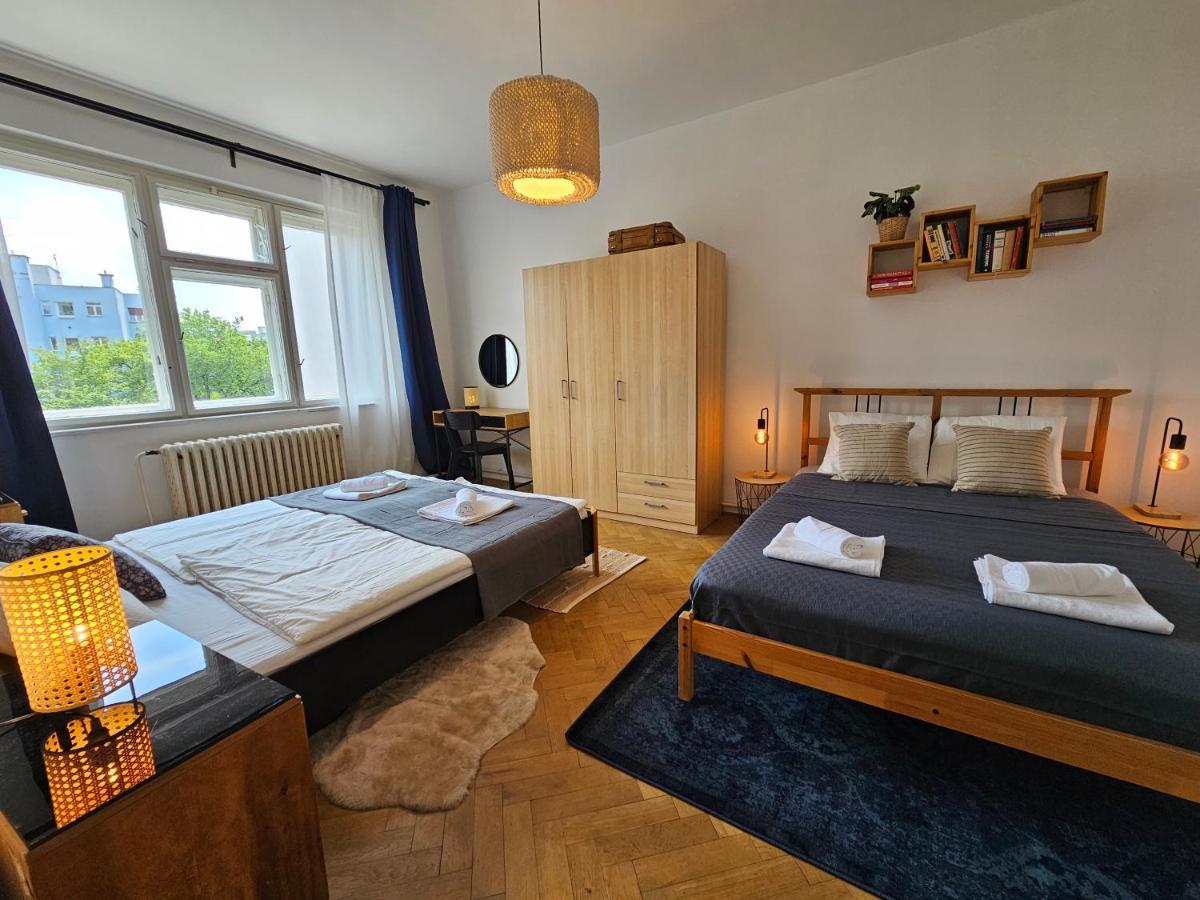 Stone Square Apartment Bratislava Buitenkant foto