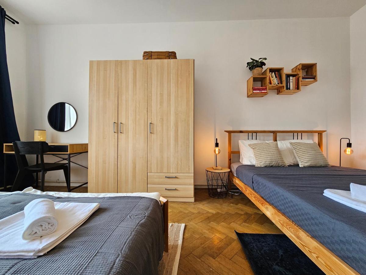 Stone Square Apartment Bratislava Buitenkant foto