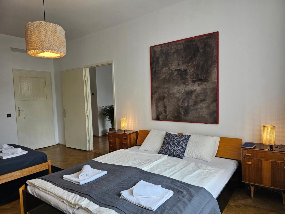 Stone Square Apartment Bratislava Buitenkant foto