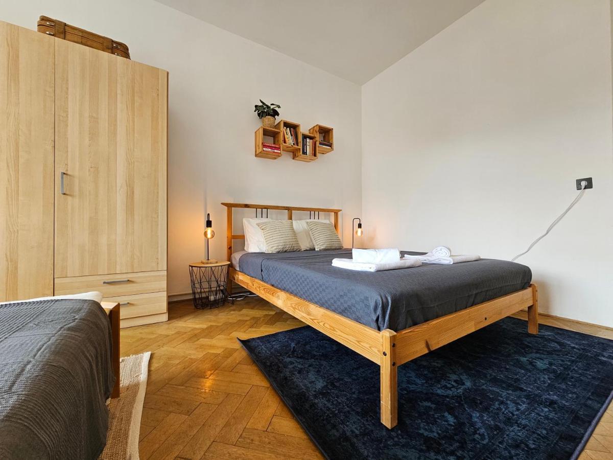 Stone Square Apartment Bratislava Buitenkant foto