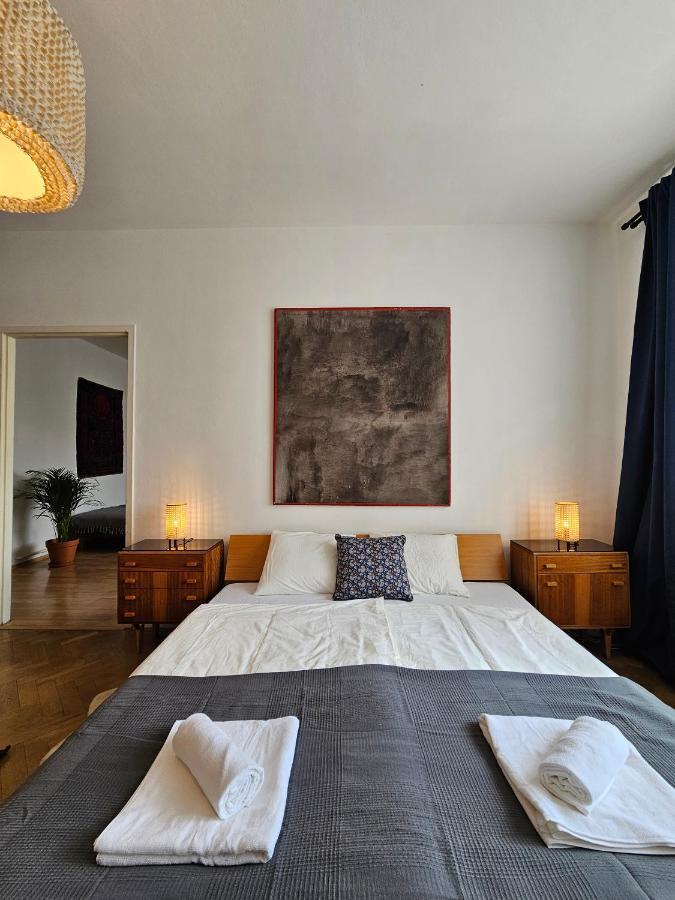 Stone Square Apartment Bratislava Buitenkant foto