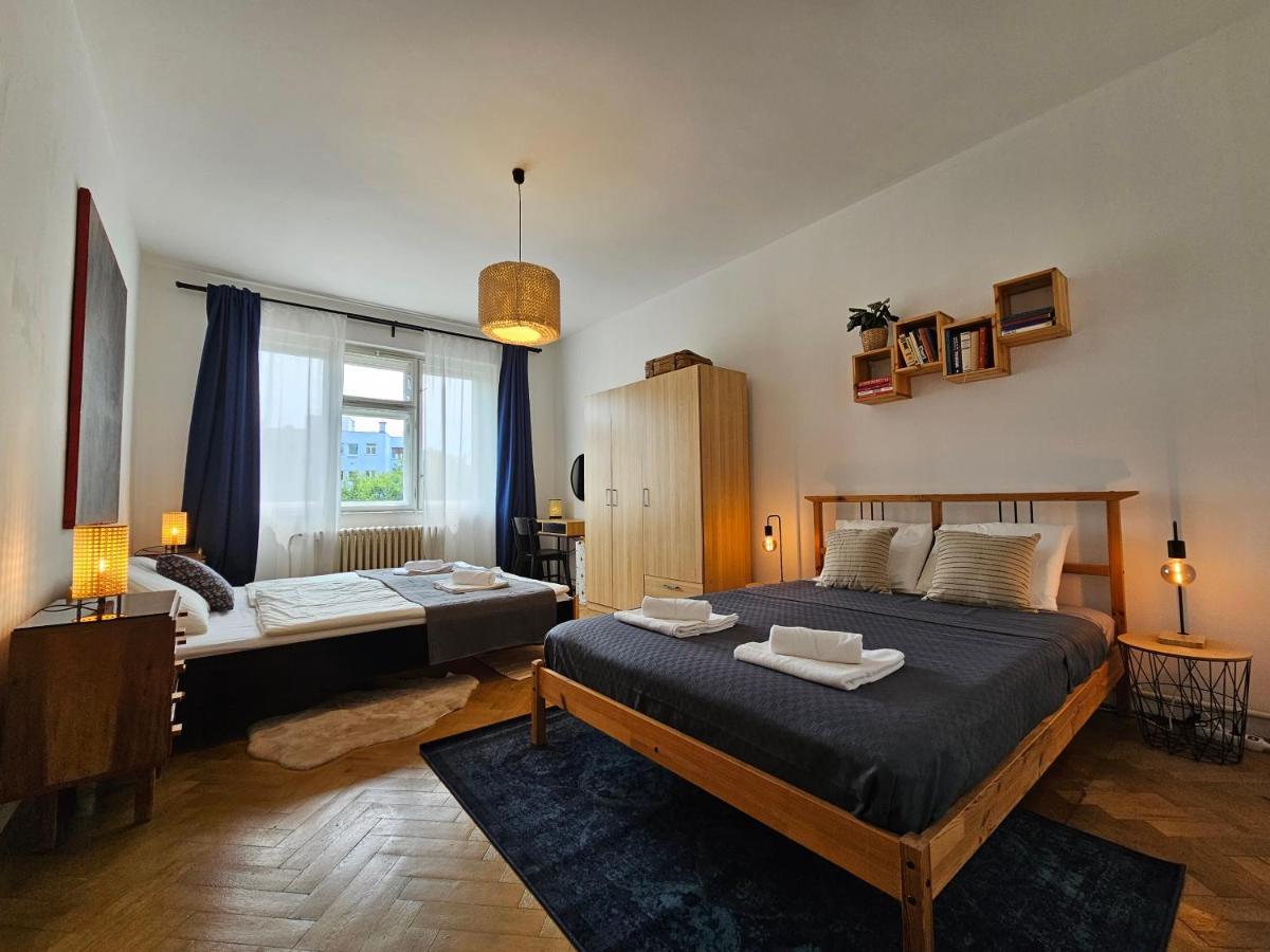 Stone Square Apartment Bratislava Buitenkant foto