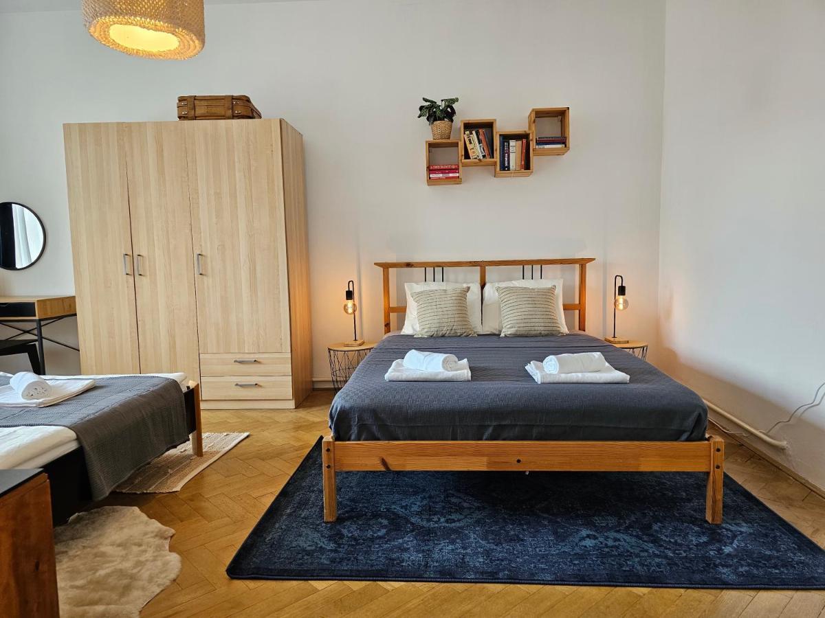 Stone Square Apartment Bratislava Buitenkant foto
