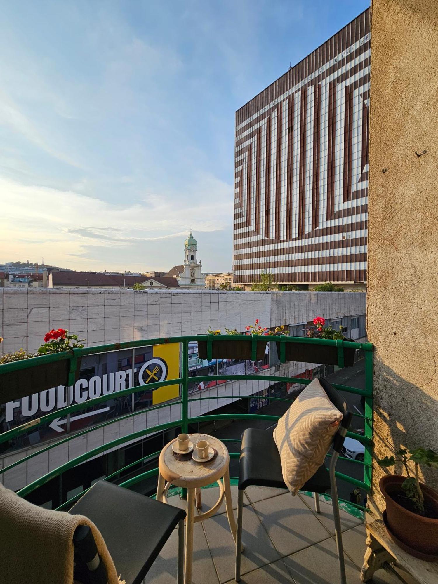 Stone Square Apartment Bratislava Buitenkant foto