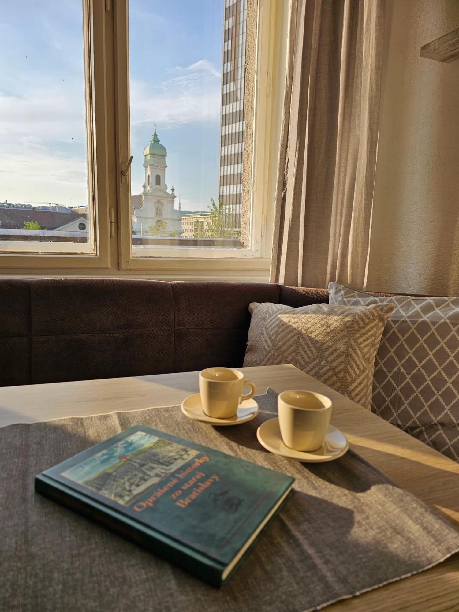 Stone Square Apartment Bratislava Buitenkant foto