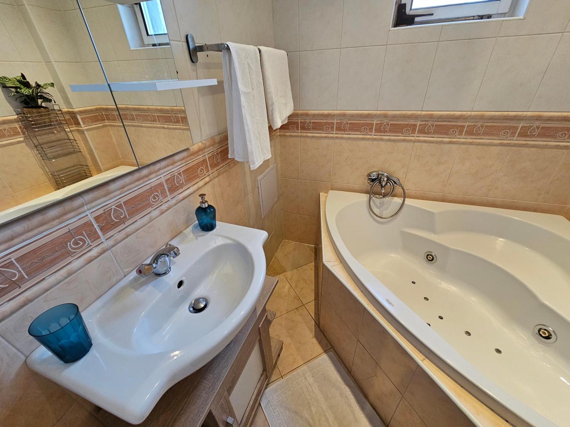 Stone Square Apartment Bratislava Buitenkant foto